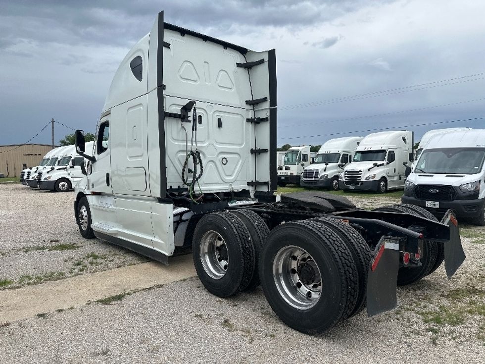 Sleeper Tractor-Heavy Duty Tractors-Freightliner-2021-T12664ST-Rockwall-TX-470,437\n\t\tmiles-$ 64,250 - Image 5