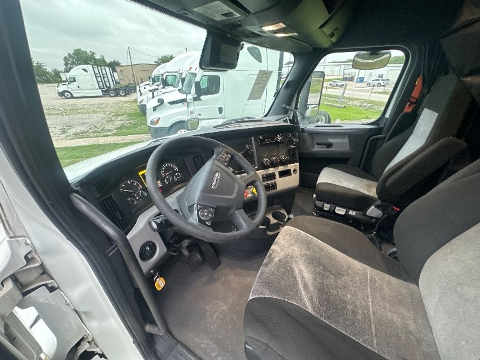 Sleeper Tractor-Heavy Duty Tractors-Freightliner-2021-T12664ST-Rockwall-TX-493,643\n\t\tmiles-$ 72,500 - Image 10