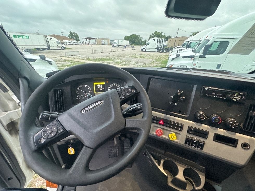 Sleeper Tractor-Heavy Duty Tractors-Freightliner-2021-T12664ST-Rockwall-TX-493,643\n\t\tmiles-$ 72,500 - Image 11