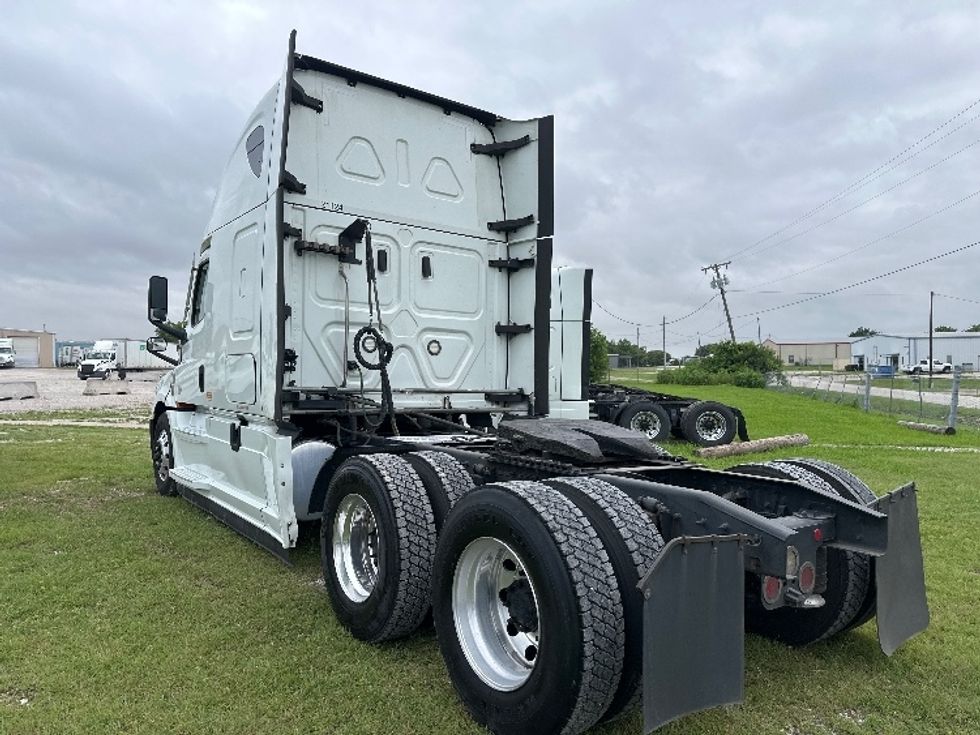 Sleeper Tractor-Heavy Duty Tractors-Freightliner-2021-T12664ST-Rockwall-TX-493,643\n\t\tmiles-$ 72,500 - Image 5
