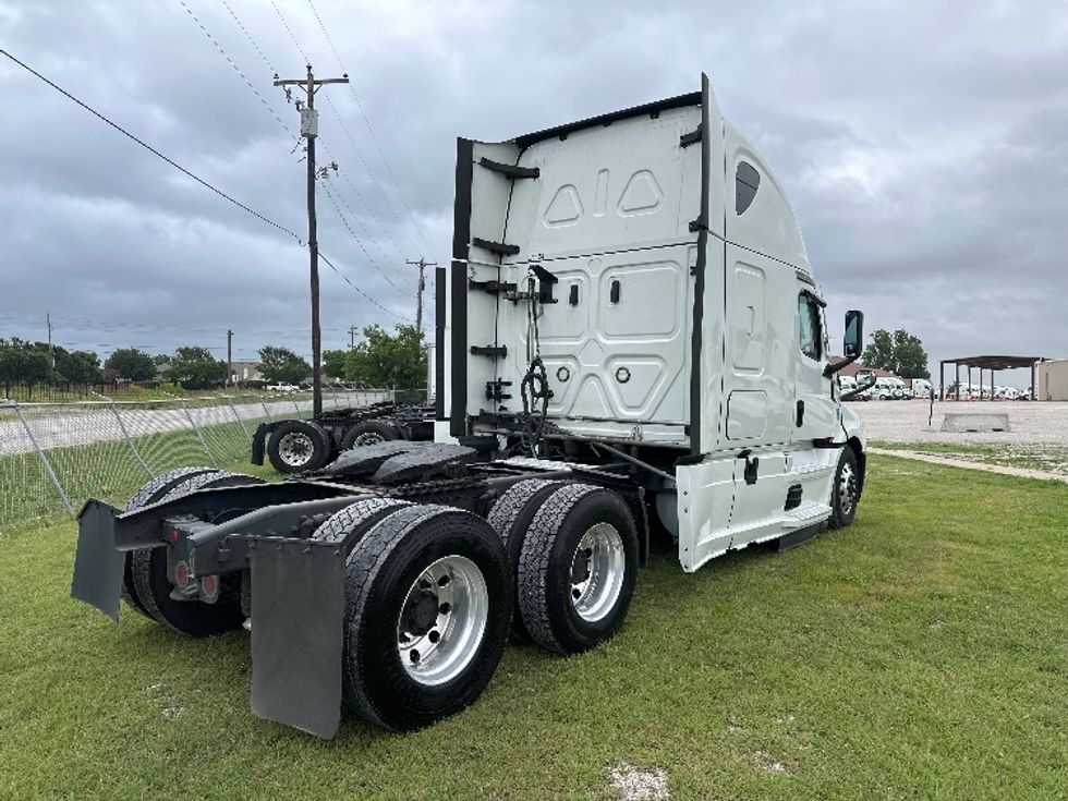 Sleeper Tractor-Heavy Duty Tractors-Freightliner-2021-T12664ST-Rockwall-TX-493,643\n\t\tmiles-$ 72,500 - Image 7