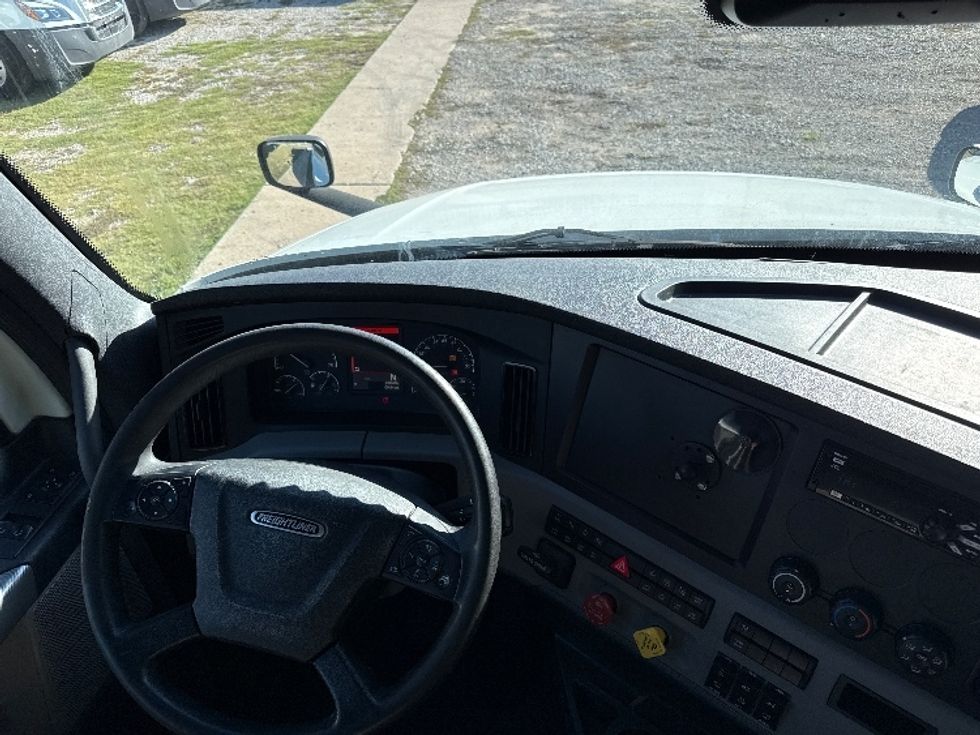 Sleeper Tractor-Heavy Duty Tractors-Freightliner-2021-T12664ST-Rockwall-TX-519,247\n\t\tmiles-$ 68,250 - Image 10