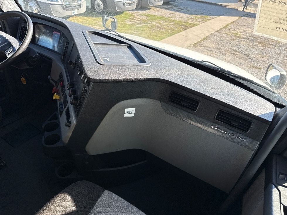 Sleeper Tractor-Heavy Duty Tractors-Freightliner-2021-T12664ST-Rockwall-TX-519,247\n\t\tmiles-$ 68,250 - Image 15
