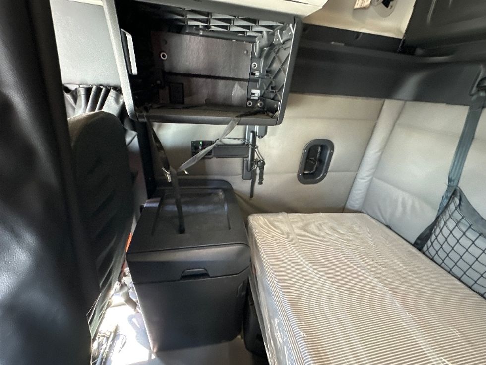 Sleeper Tractor-Heavy Duty Tractors-Freightliner-2021-T12664ST-Rockwall-TX-519,247\n\t\tmiles-$ 68,250 - Image 19