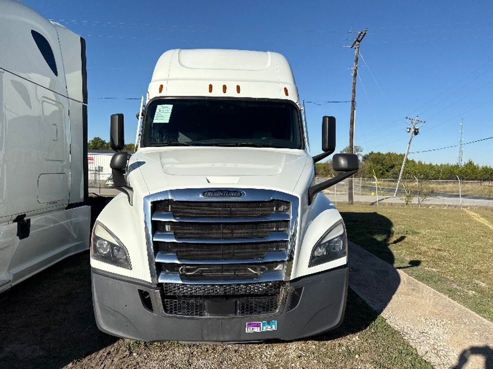Sleeper Tractor-Heavy Duty Tractors-Freightliner-2021-T12664ST-Rockwall-TX-519,247\n\t\tmiles-$ 68,250 - Image 2