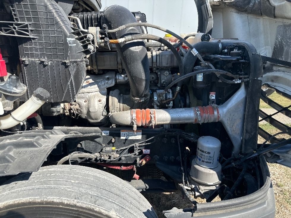 Sleeper Tractor-Heavy Duty Tractors-Freightliner-2021-T12664ST-Rockwall-TX-519,247\n\t\tmiles-$ 68,250 - Image 20