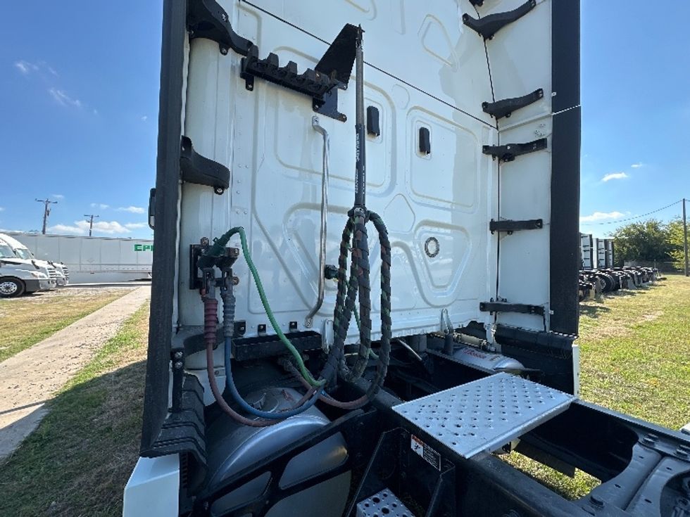 Sleeper Tractor-Heavy Duty Tractors-Freightliner-2021-T12664ST-Rockwall-TX-519,247\n\t\tmiles-$ 68,250 - Image 23