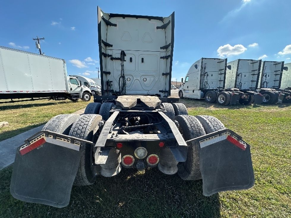 Sleeper Tractor-Heavy Duty Tractors-Freightliner-2021-T12664ST-Rockwall-TX-519,247\n\t\tmiles-$ 68,250 - Image 6