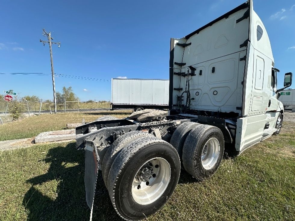 Sleeper Tractor-Heavy Duty Tractors-Freightliner-2021-T12664ST-Rockwall-TX-519,247\n\t\tmiles-$ 68,250 - Image 7