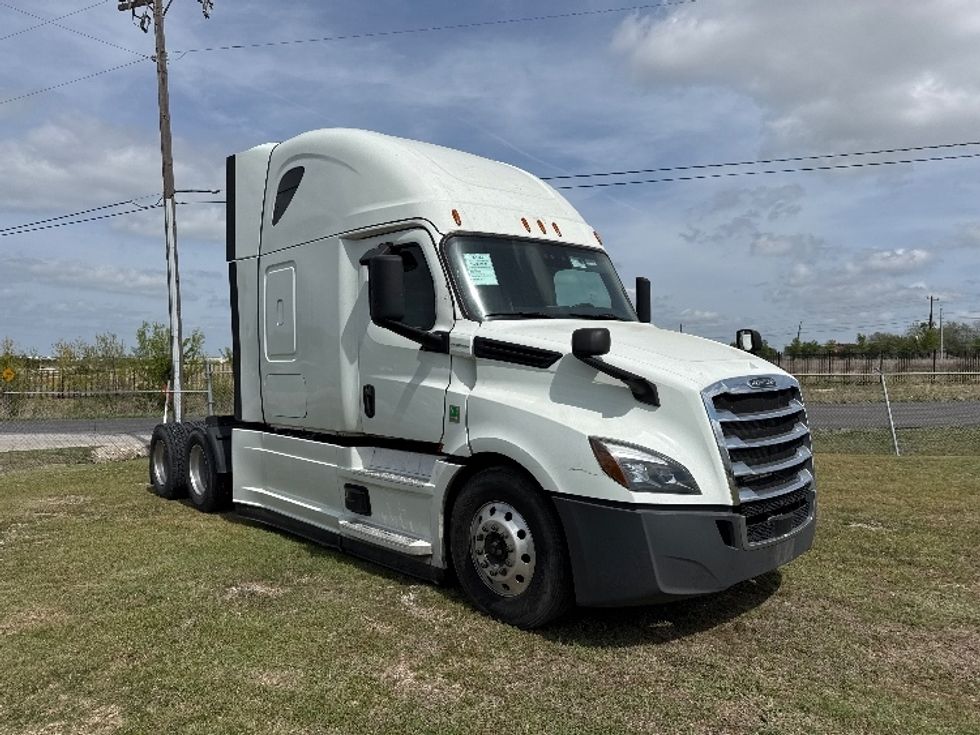 Sleeper Tractor-Heavy Duty Tractors-Freightliner-2021-T12664ST-Rockwall-TX-536,790\n\t\tmiles-$ 58,750 - Image 1