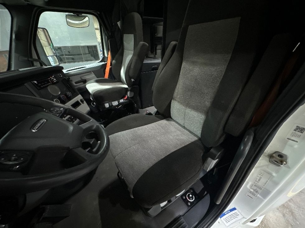 Sleeper Tractor-Heavy Duty Tractors-Freightliner-2021-T12664ST-Rockwall-TX-536,790\n\t\tmiles-$ 58,750 - Image 10