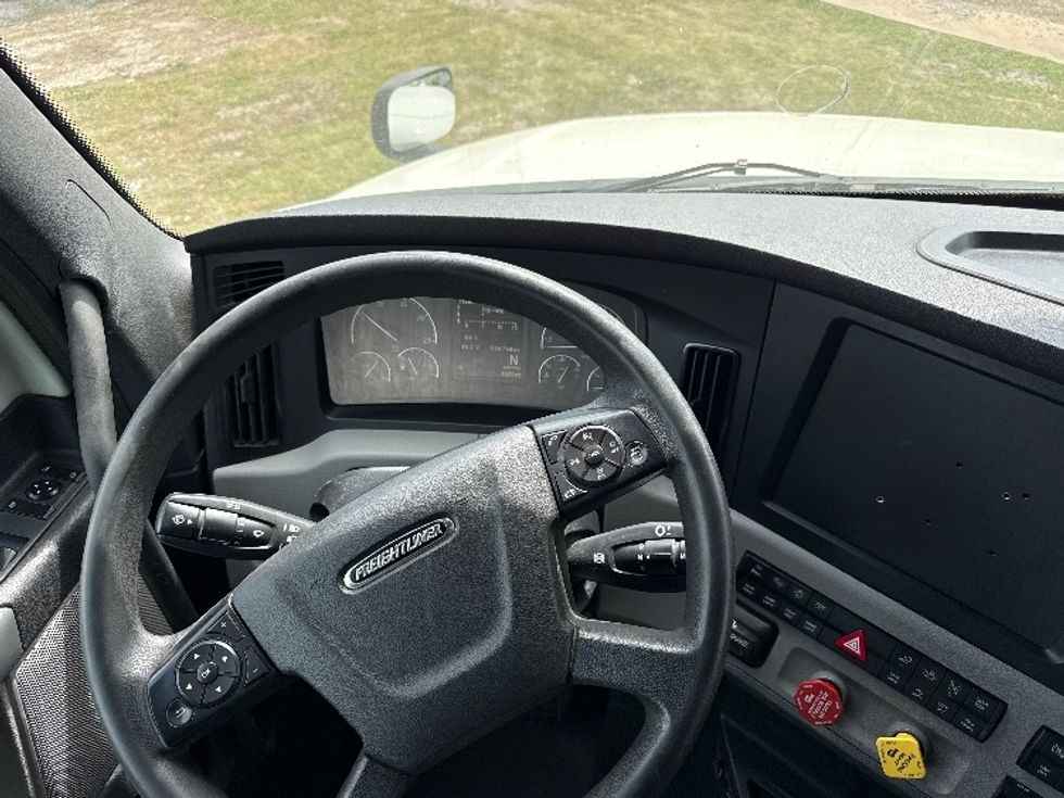 Sleeper Tractor-Heavy Duty Tractors-Freightliner-2021-T12664ST-Rockwall-TX-536,790\n\t\tmiles-$ 58,750 - Image 11