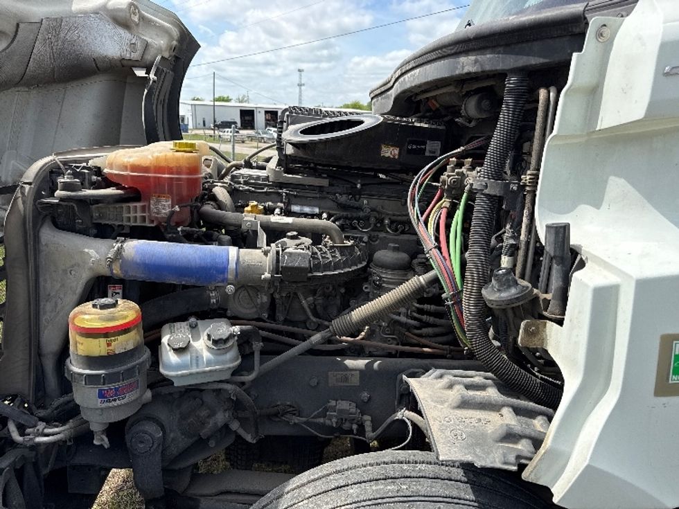 Sleeper Tractor-Heavy Duty Tractors-Freightliner-2021-T12664ST-Rockwall-TX-536,790\n\t\tmiles-$ 58,750 - Image 21