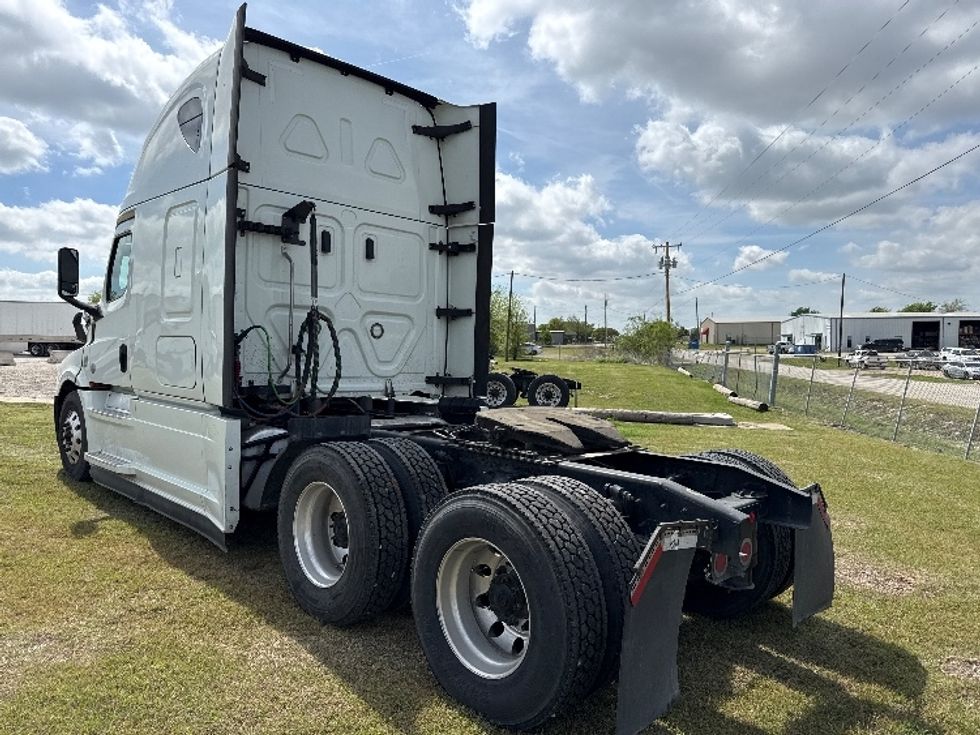 Sleeper Tractor-Heavy Duty Tractors-Freightliner-2021-T12664ST-Rockwall-TX-536,790\n\t\tmiles-$ 58,750 - Image 5