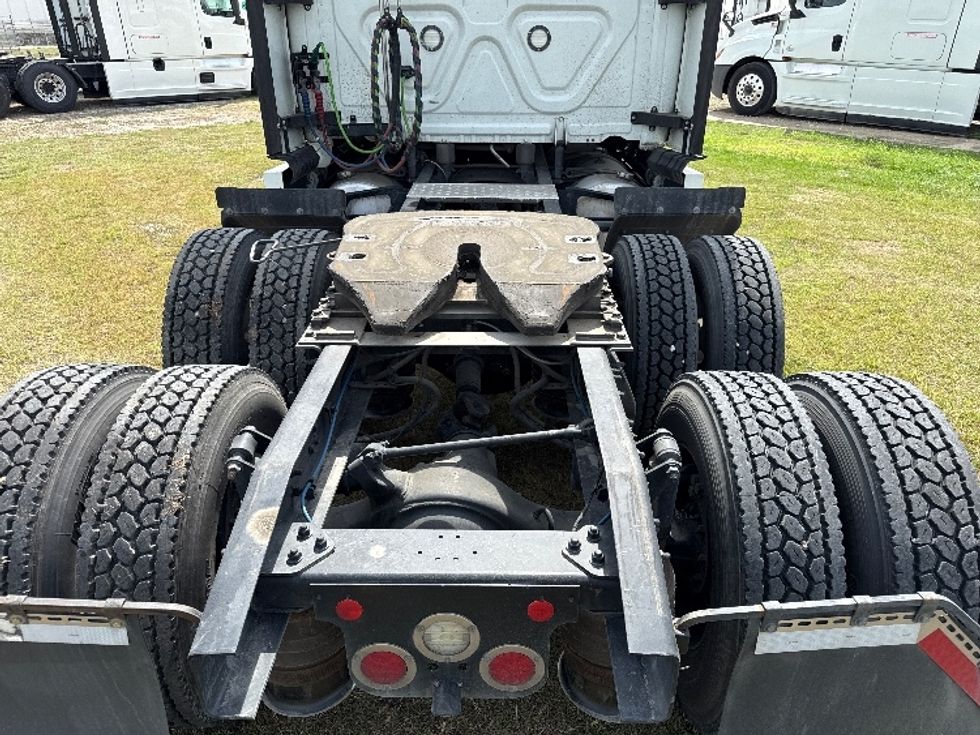 Sleeper Tractor-Heavy Duty Tractors-Freightliner-2021-T12664ST-Rockwall-TX-536,790\n\t\tmiles-$ 58,750 - Image 6