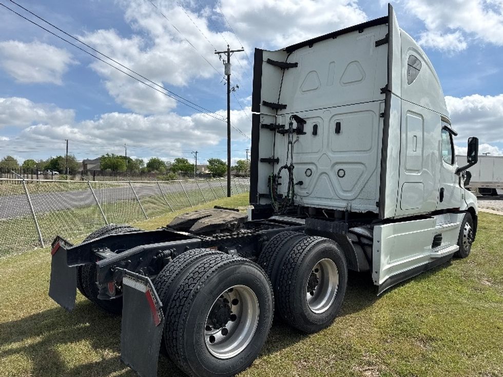 Sleeper Tractor-Heavy Duty Tractors-Freightliner-2021-T12664ST-Rockwall-TX-536,790\n\t\tmiles-$ 58,750 - Image 7