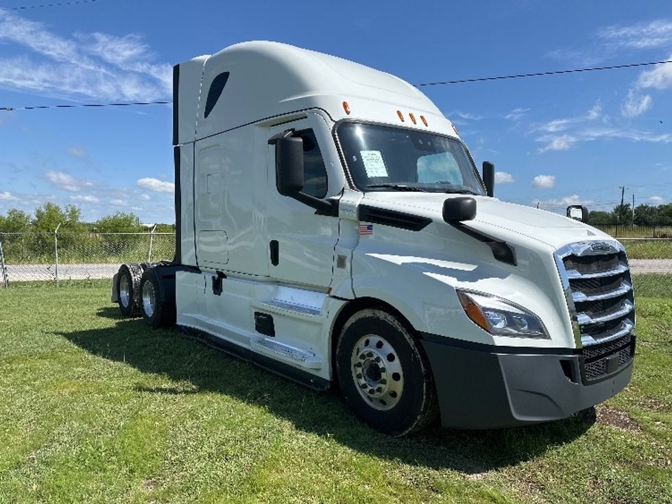 Sleeper Tractor-Heavy Duty Tractors-Freightliner-2021-T12664ST-Rockwall-TX-539,821\n\t\tmiles-$ 68,500 - Image 1