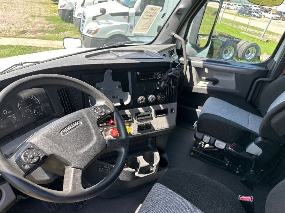 Sleeper Tractor-Heavy Duty Tractors-Freightliner-2021-T12664ST-Rockwall-TX-539,821\n\t\tmiles-$ 68,500 - Image 10