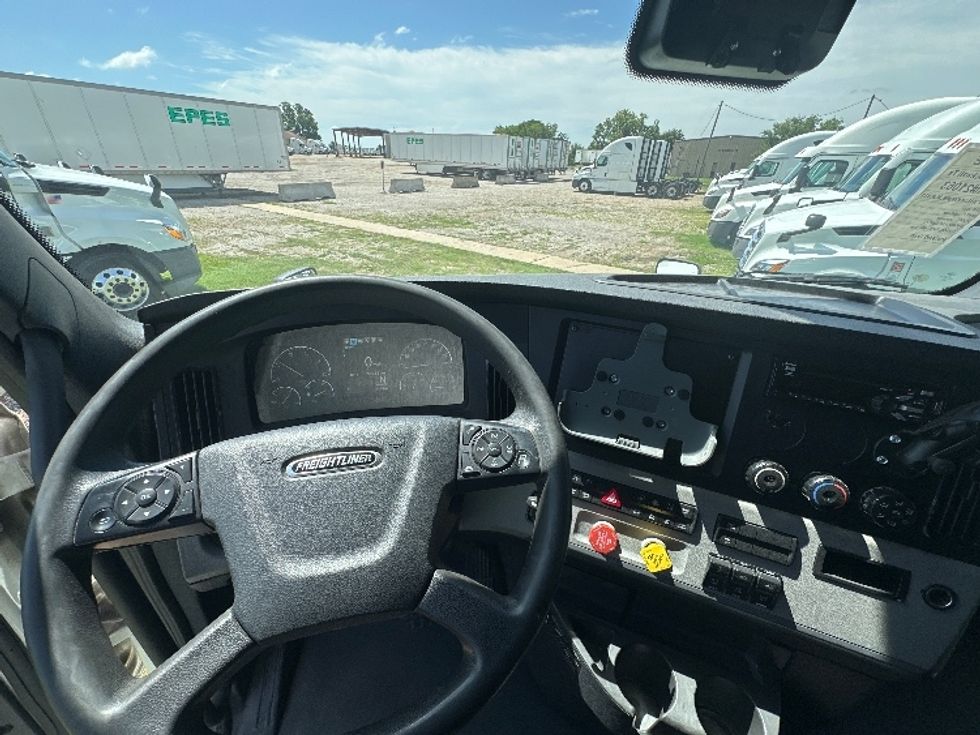 Sleeper Tractor-Heavy Duty Tractors-Freightliner-2021-T12664ST-Rockwall-TX-539,821\n\t\tmiles-$ 68,500 - Image 11