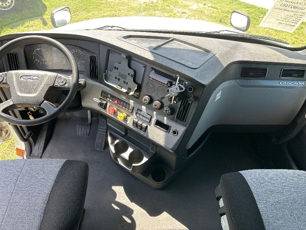 Sleeper Tractor-Heavy Duty Tractors-Freightliner-2021-T12664ST-Rockwall-TX-539,821\n\t\tmiles-$ 68,500 - Image 12