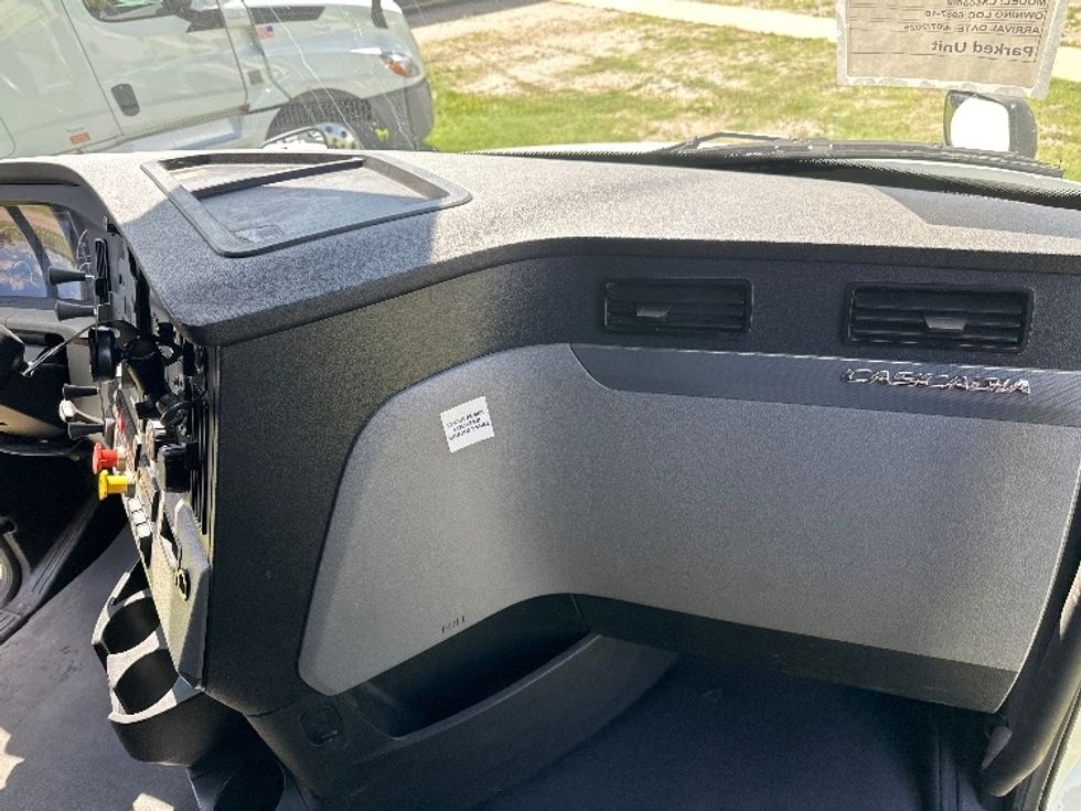 Sleeper Tractor-Heavy Duty Tractors-Freightliner-2021-T12664ST-Rockwall-TX-539,821\n\t\tmiles-$ 68,500 - Image 14