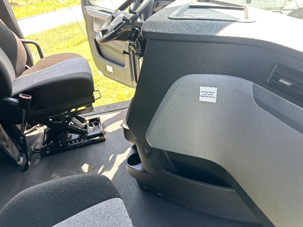 Sleeper Tractor-Heavy Duty Tractors-Freightliner-2021-T12664ST-Rockwall-TX-539,821\n\t\tmiles-$ 68,500 - Image 15