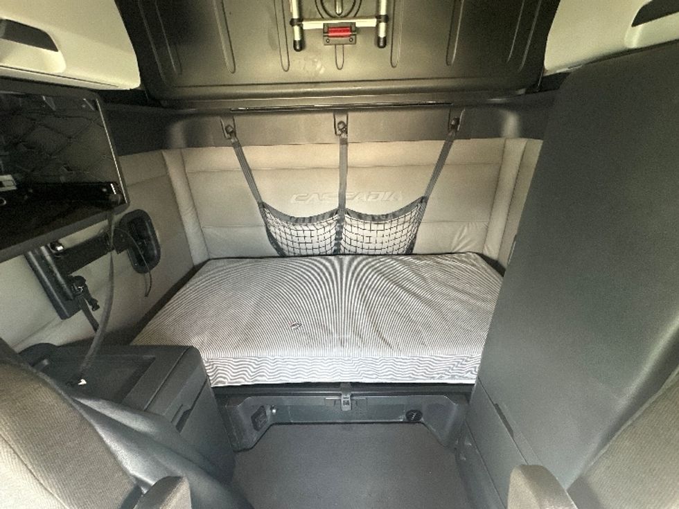 Sleeper Tractor-Heavy Duty Tractors-Freightliner-2021-T12664ST-Rockwall-TX-539,821\n\t\tmiles-$ 68,500 - Image 16