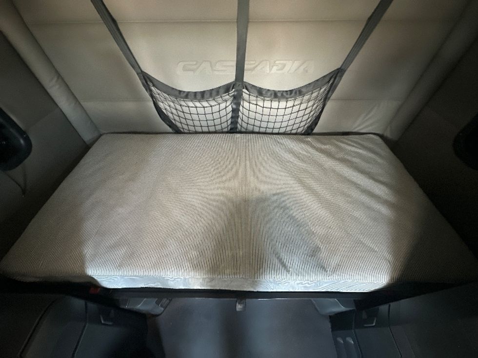 Sleeper Tractor-Heavy Duty Tractors-Freightliner-2021-T12664ST-Rockwall-TX-539,821\n\t\tmiles-$ 68,500 - Image 17