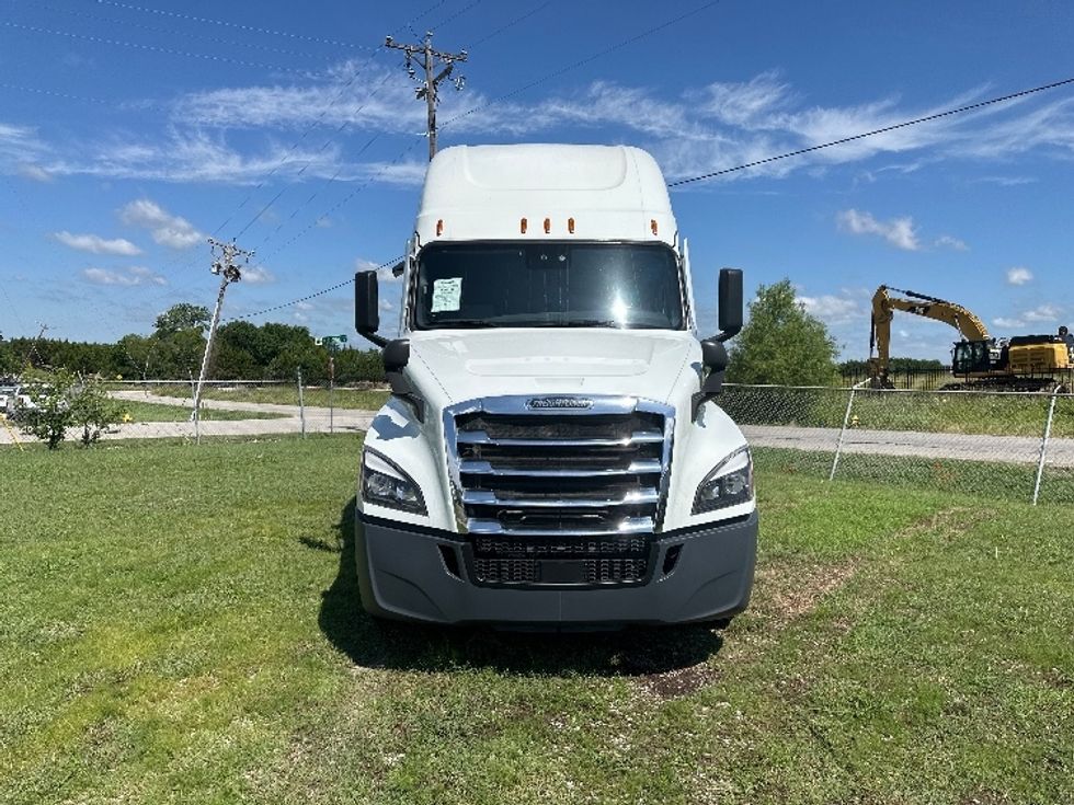 Sleeper Tractor-Heavy Duty Tractors-Freightliner-2021-T12664ST-Rockwall-TX-539,821\n\t\tmiles-$ 68,500 - Image 2