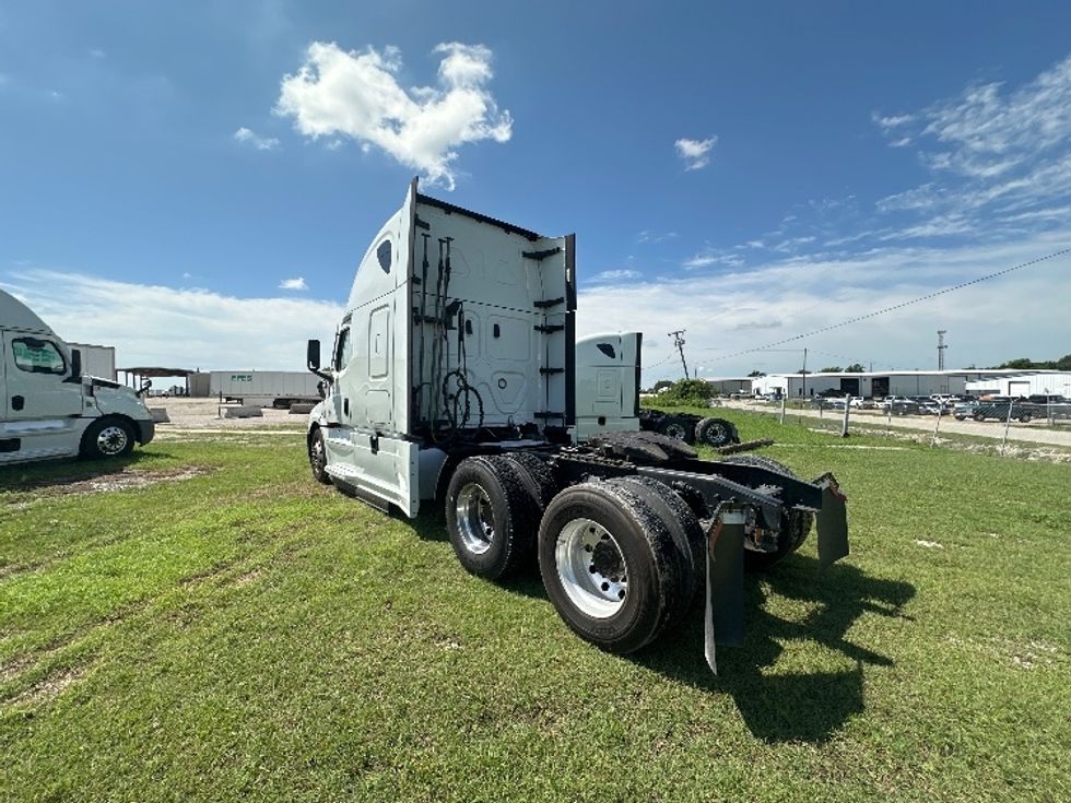 Sleeper Tractor-Heavy Duty Tractors-Freightliner-2021-T12664ST-Rockwall-TX-539,821\n\t\tmiles-$ 68,500 - Image 5
