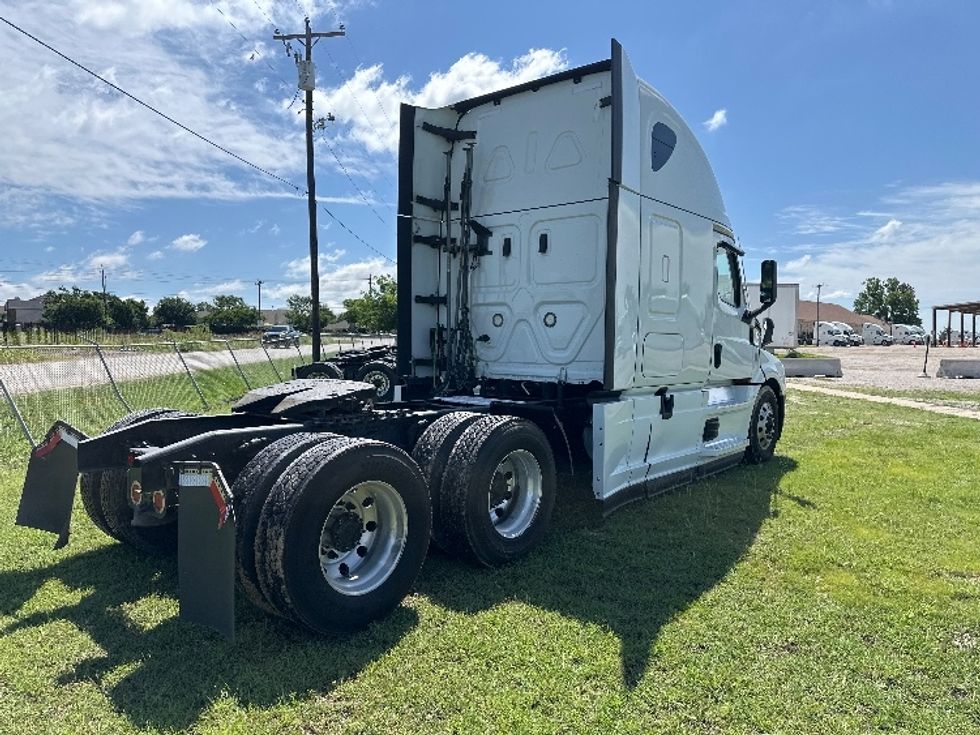 Sleeper Tractor-Heavy Duty Tractors-Freightliner-2021-T12664ST-Rockwall-TX-539,821\n\t\tmiles-$ 68,500 - Image 7