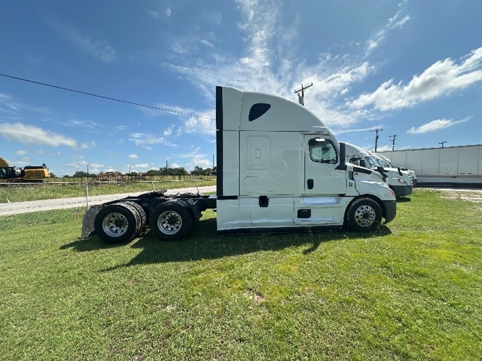 Sleeper Tractor-Heavy Duty Tractors-Freightliner-2021-T12664ST-Rockwall-TX-539,821\n\t\tmiles-$ 68,500 - Image 8