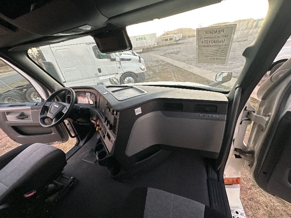 Sleeper Tractor-Heavy Duty Tractors-Freightliner-2021-T12664ST-Rockwall-TX-612,345\n\t\tmiles-$ 55,500 - Image 14