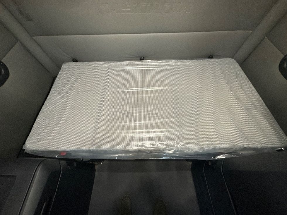 Sleeper Tractor-Heavy Duty Tractors-Freightliner-2021-T12664ST-Rockwall-TX-612,345\n\t\tmiles-$ 55,500 - Image 17