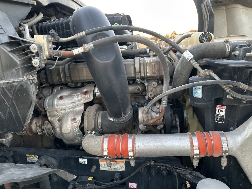 Sleeper Tractor-Heavy Duty Tractors-Freightliner-2021-T12664ST-Rockwall-TX-612,345\n\t\tmiles-$ 55,500 - Image 20