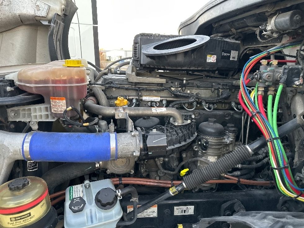 Sleeper Tractor-Heavy Duty Tractors-Freightliner-2021-T12664ST-Rockwall-TX-612,345\n\t\tmiles-$ 55,500 - Image 21