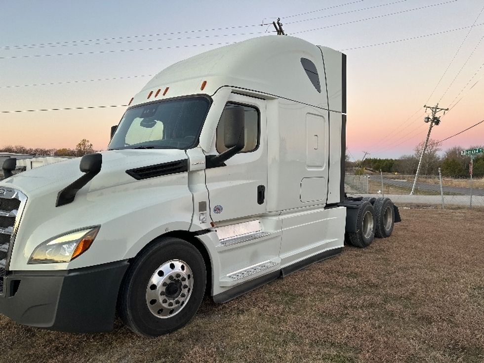 Sleeper Tractor-Heavy Duty Tractors-Freightliner-2021-T12664ST-Rockwall-TX-612,345\n\t\tmiles-$ 55,500 - Image 3