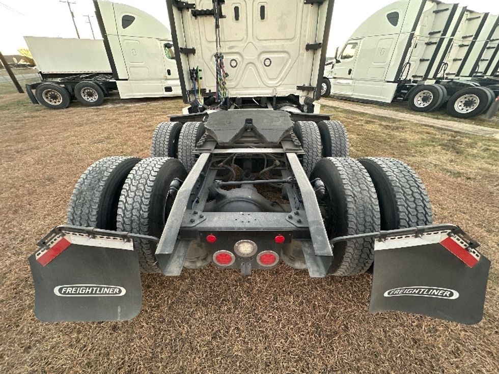 Sleeper Tractor-Heavy Duty Tractors-Freightliner-2021-T12664ST-Rockwall-TX-612,345\n\t\tmiles-$ 55,500 - Image 6