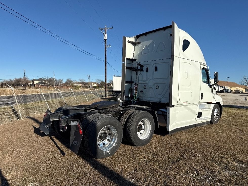 Sleeper Tractor-Heavy Duty Tractors-Freightliner-2021-T12664ST-Rockwall-TX-612,345\n\t\tmiles-$ 55,500 - Image 7