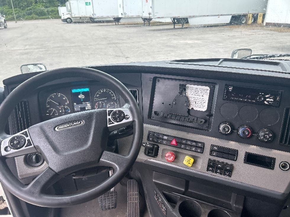 Sleeper Tractor-Heavy Duty Tractors-Freightliner-2021-T12664ST-Rocky Mount-NC-563,170\n\t\tmiles-$ 59,250 - Image 11
