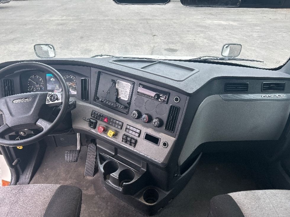 Sleeper Tractor-Heavy Duty Tractors-Freightliner-2021-T12664ST-Rocky Mount-NC-563,170\n\t\tmiles-$ 59,250 - Image 12