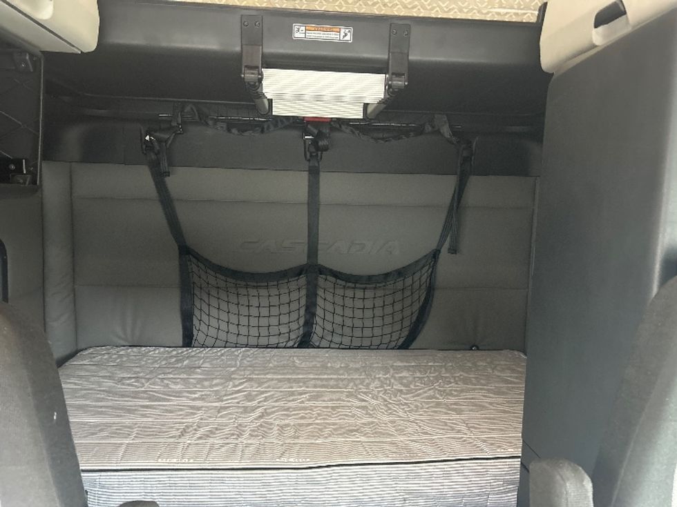 Sleeper Tractor-Heavy Duty Tractors-Freightliner-2021-T12664ST-Rocky Mount-NC-563,170\n\t\tmiles-$ 59,250 - Image 16