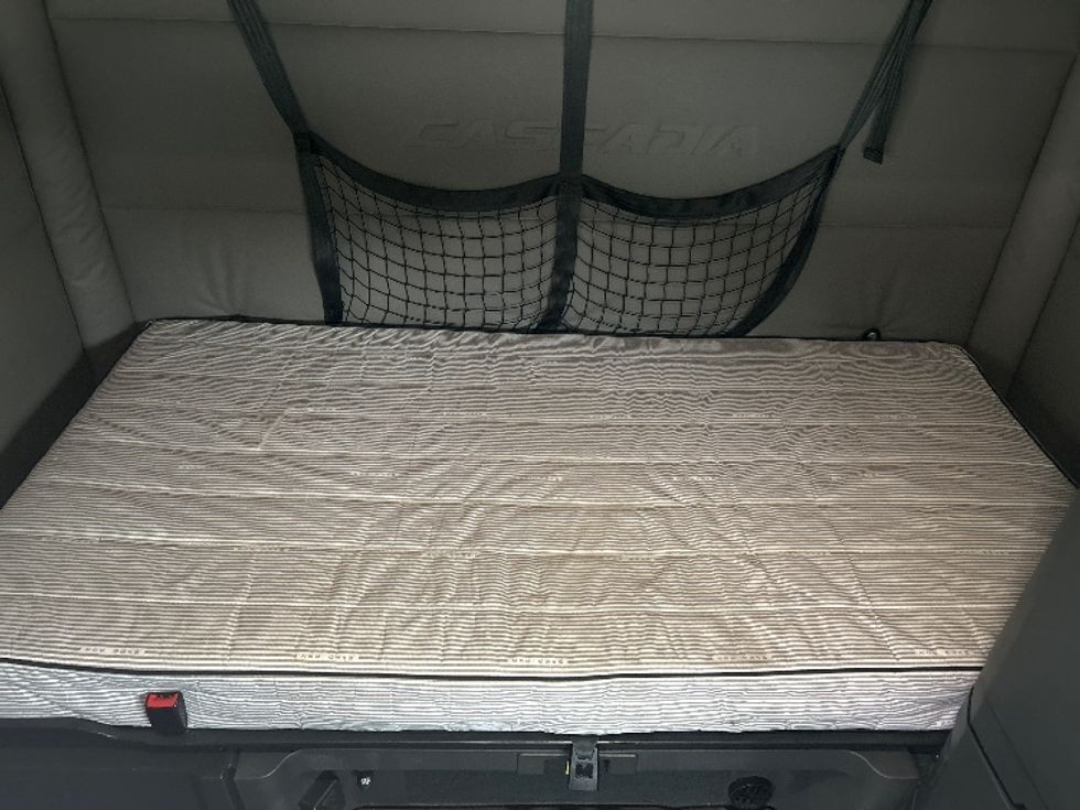 Sleeper Tractor-Heavy Duty Tractors-Freightliner-2021-T12664ST-Rocky Mount-NC-563,170\n\t\tmiles-$ 59,250 - Image 17