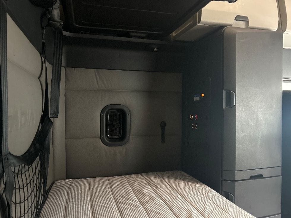 Sleeper Tractor-Heavy Duty Tractors-Freightliner-2021-T12664ST-Rocky Mount-NC-563,170\n\t\tmiles-$ 59,250 - Image 18