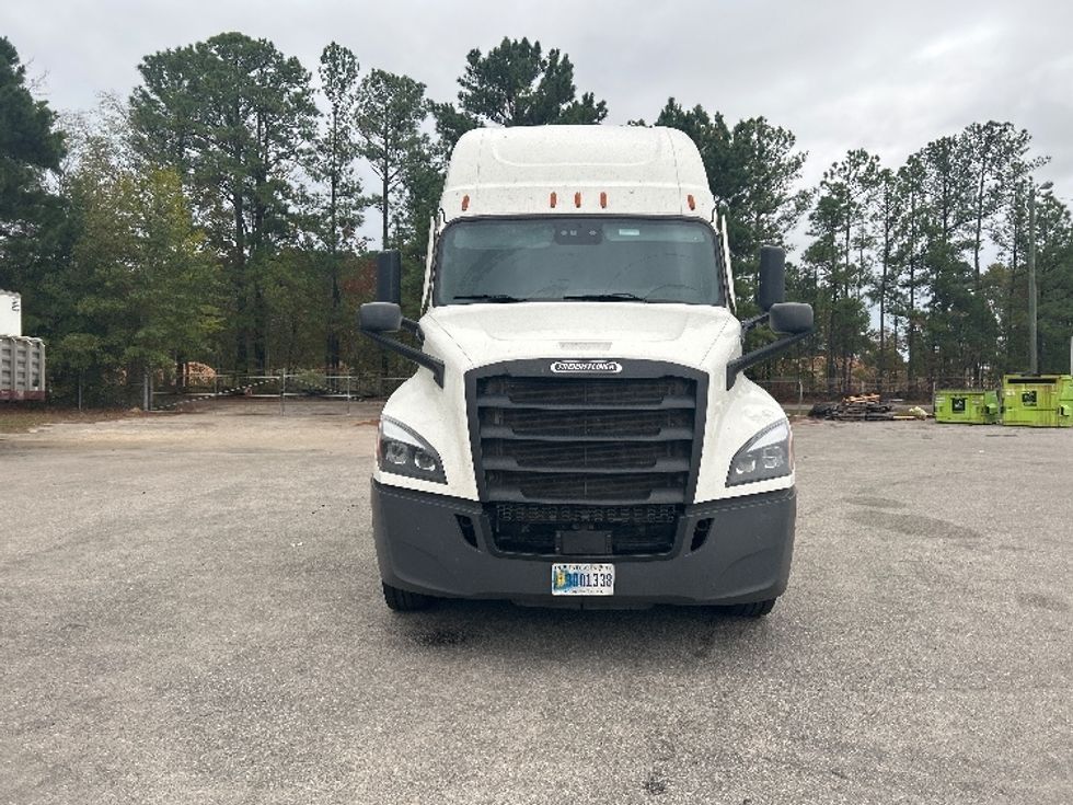 Sleeper Tractor-Heavy Duty Tractors-Freightliner-2021-T12664ST-Rocky Mount-NC-563,170\n\t\tmiles-$ 59,250 - Image 2