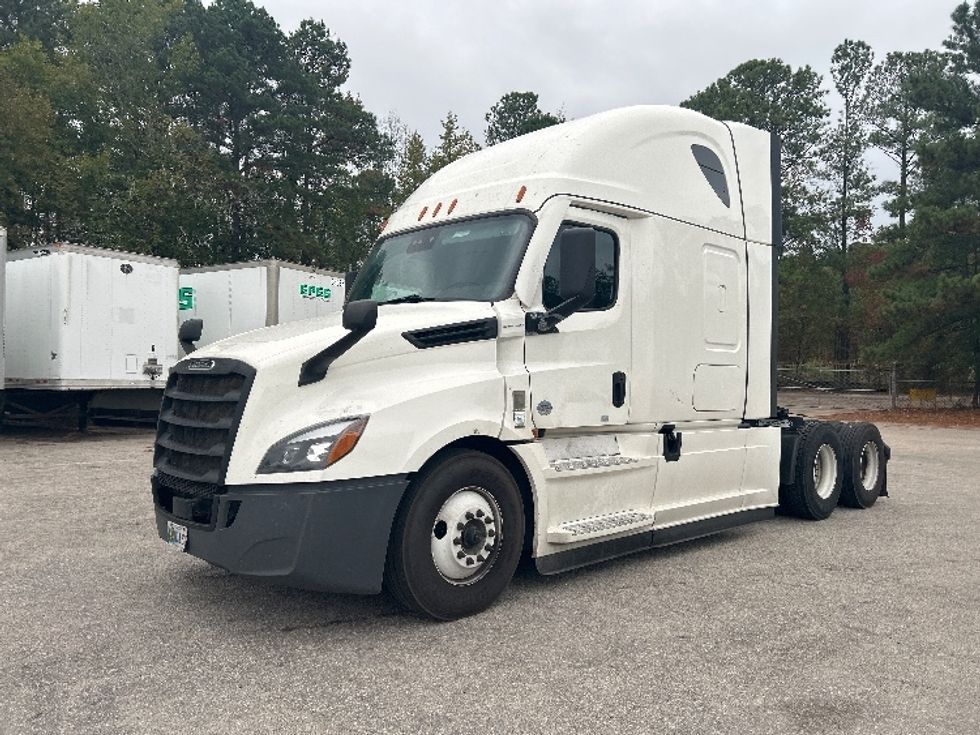 Sleeper Tractor-Heavy Duty Tractors-Freightliner-2021-T12664ST-Rocky Mount-NC-563,170\n\t\tmiles-$ 59,250 - Image 3