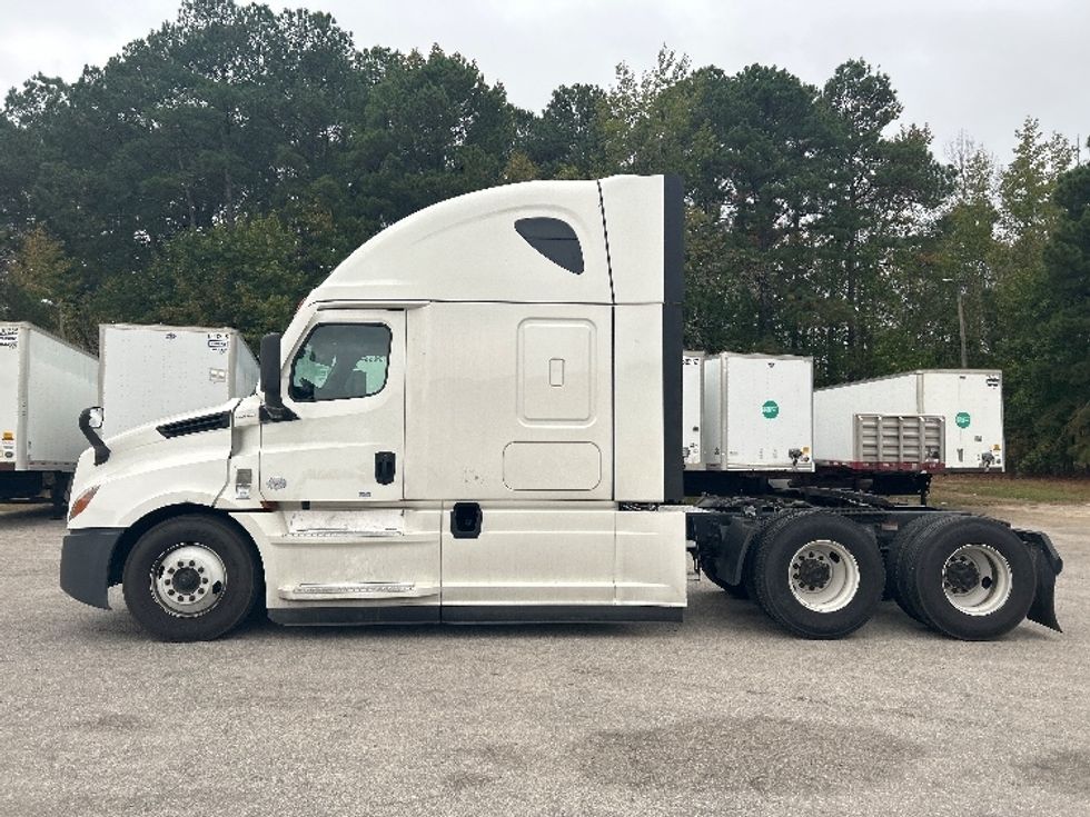 Sleeper Tractor-Heavy Duty Tractors-Freightliner-2021-T12664ST-Rocky Mount-NC-563,170\n\t\tmiles-$ 59,250 - Image 4