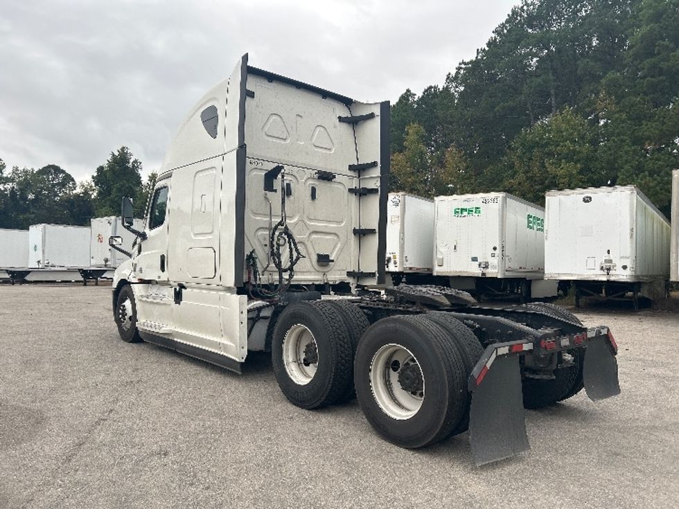 Sleeper Tractor-Heavy Duty Tractors-Freightliner-2021-T12664ST-Rocky Mount-NC-563,170\n\t\tmiles-$ 59,250 - Image 5
