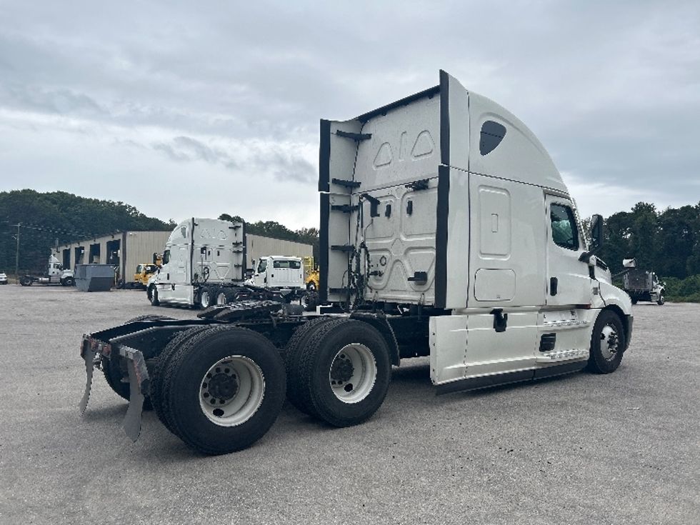 Sleeper Tractor-Heavy Duty Tractors-Freightliner-2021-T12664ST-Rocky Mount-NC-563,170\n\t\tmiles-$ 59,250 - Image 7