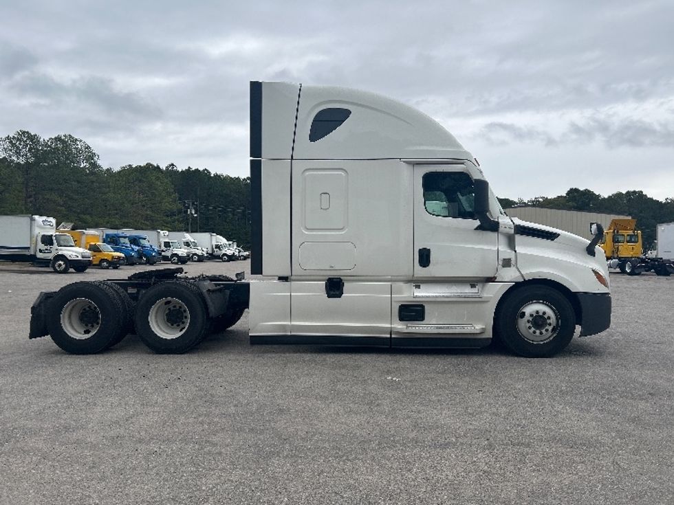 Sleeper Tractor-Heavy Duty Tractors-Freightliner-2021-T12664ST-Rocky Mount-NC-563,170\n\t\tmiles-$ 59,250 - Image 8